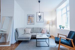 Istumisnurk majutusasutuses Spacious apartment near the Airport and Bus station