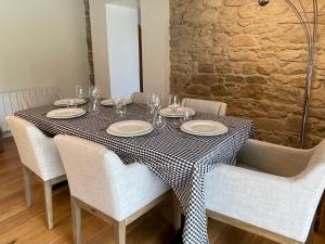 a table with a black and white checkered table cloth at Villa Mamina, face à la mer, île Grande in Pleumeur-Bodou +23 photos