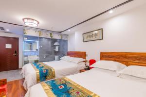 Postel nebo postele na pokoji v ubytování Qinfu Hotel Beijing Nanluogu Lane Houhai