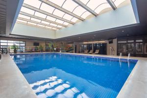 Ouro Minas Hotel Belo Horizonte, Dolce by Wyndham内部或周边的泳池