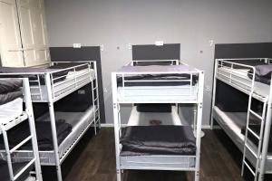 Madrid Downtown Hostel emeletes ágyai egy szobában