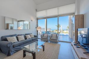 Posezení v ubytování Villa Elisabetta, Luxury Villa with Heated Pool Ocean View in Adeje, Tenerife