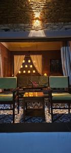 Posezení v ubytování ilika Resort, Pauri