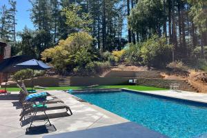 Πισίνα στο ή κοντά στο Sunny Grove Retreat