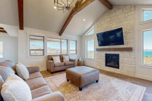 Μια τηλεόραση ή/και κέντρο ψυχαγωγίας στο Bluegrass Cabin