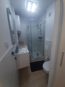 Koupelna v ubytování Centrum Koszalina -Stylowe mieszkanie na doby