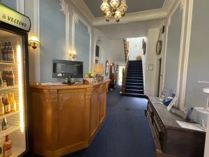 a shop with a tv on a counter in a hallway at Villa Daheim in Borkum