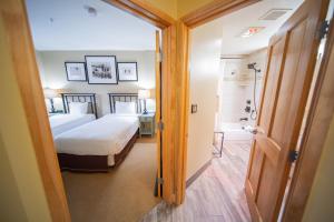 a bedroom with a bed and a bathroom with a tub at Silver Mill 8228 by SummitCove Lodging in Colorado in Keystone