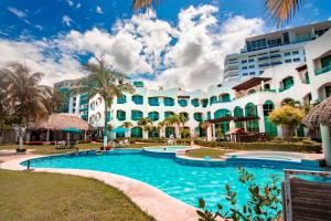 Bazén v ubytování Playa Caracol Hotel & Spa nebo v jeho okolí