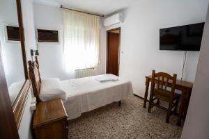 TV a/nebo společenská místnost v ubytování Hostal Residencia Pasaje