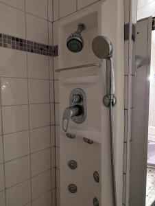 Bilik mandi di La bougie perlée 2 +11 gambar