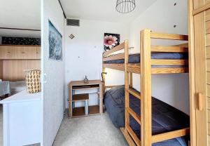 Giường trong phòng chung tại Résidence Simiane - APPARTEMENT 2 PIECES 5 PERSONNES MAE-2771