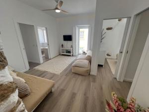 Μια τηλεόραση ή/και κέντρο ψυχαγωγίας στο Aloha Pink House