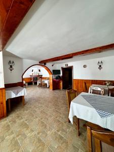 Postel nebo postele na pokoji v ubytování Crăiasa 2