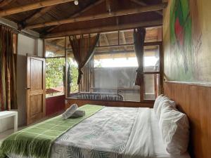 Voodi või voodid majutusasutuse Biohostal Mindo Cloud Forest toas