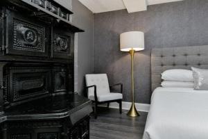 Postel nebo postele na pokoji v ubytování Centrally located Stay In Boston's Bay