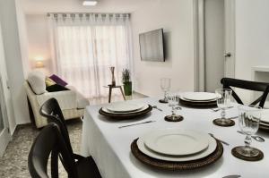 Televízia a/alebo spoločenská miestnosť v ubytovaní Light in Vila-real, piso céntrico con oficina