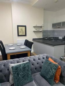 Kuchyň nebo kuchyňský kout v ubytování Luxury Suite 2 Bedrooms 2 Bathroom