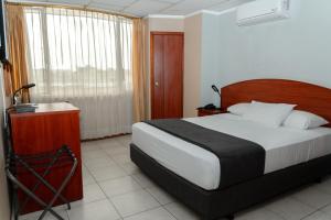 Postel nebo postele na pokoji v ubytování Grand Hotel Machala