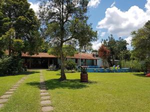 Taman di luar Chácara Recanto Vida casa 1