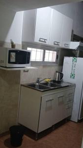 Kuchyň nebo kuchyňský kout v ubytování Departamento Temporario A&J