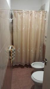 Koupelna v ubytování Departamento Temporario A&J