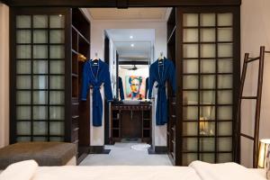 Ένα ή περισσότερα κρεβάτια σε δωμάτιο στο Kata Beach Luxury Condo - Spacious - Exquisitely Furnished - 6min walk to beach - 2025 Booking Traveller Award Winner +37 φωτογραφίες