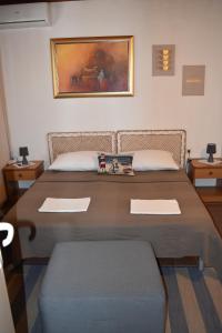 Posteľ alebo postele v izbe v ubytovaní Apartments by the sea Seget Vranjica, Trogir - 7509