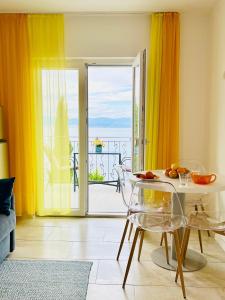 Balkón alebo terasa v ubytovaní Apartments by the sea Medveja, Opatija - 7720