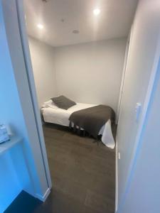 a small bedroom with a bed in a room at No 1 Location in Mt Eden! in Auckland