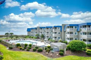 マートルビーチにあるSalt Lifeのプールとリゾート付きのアパートメントビル +25枚の写真