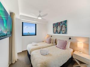 Postel nebo postele na pokoji v ubytování Alex Beachfront Apartment