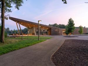 Φωτογραφία από το άλμπουμ του Cozy Forest Cottage Escape σε Antoing