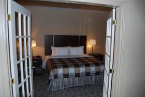 Postel nebo postele na pokoji v ubytování Days Inn by Wyndham Brampton
