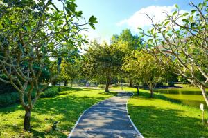 Garden sa labas ng PICO DE LORO Nearest to Pool JACANA Studio Units by SEE Condominiums