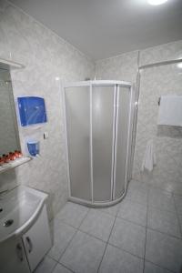 A bathroom at Selimiye Hotel