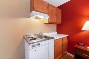 Η κουζίνα ή μικρή κουζίνα στο Pullman Garden Inn