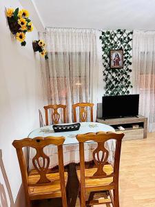 TV a/nebo společenská místnost v ubytování Apartamentos Ruz