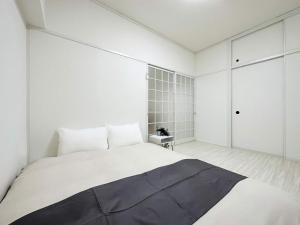 Ένα ή περισσότερα κρεβάτια σε δωμάτιο στο Dai3kuboi - 3 BR Near Peace Park for 9 ppl