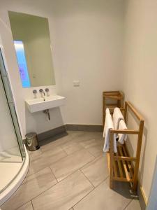 Ванная комната в Cosy Penthouse Apartment +1 фотография