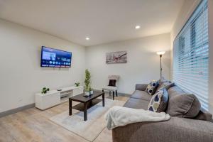 a living room with a couch and a tv at Perfect Stay King bed Free Parking Free Wi-Fi in Houston