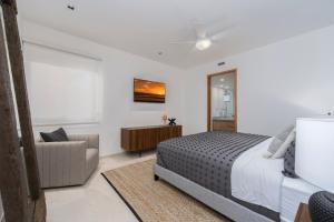 Postelja oz. postelje v sobi nastanitve Private and heated POOL with ARCH VIEW new condo!