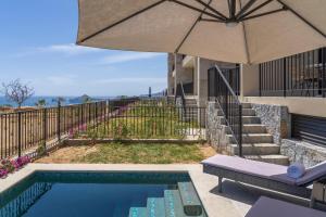 Bazen v nastanitvi oz. blizu nastanitve Private and heated POOL with ARCH VIEW new condo!
