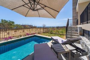 Bazen v nastanitvi oz. blizu nastanitve Private and heated POOL with ARCH VIEW new condo!