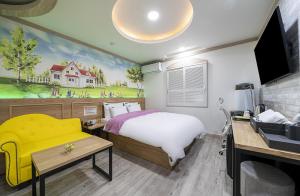 TV a/nebo společenská místnost v ubytování Soop Hotel