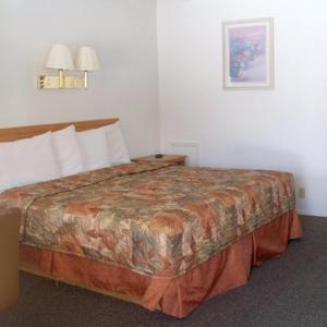 Postel nebo postele na pokoji v ubytování Western Motel Ranchester