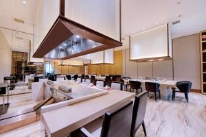 宜宾鲁能皇冠假日酒店餐厅或其他用餐的地方