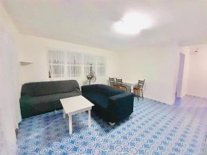 Χώρος καθιστικού στο Tonga Horizon Cottage - Entire Place +8 φωτογραφίες