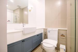 Ένα μπάνιο στο Moon House BKK Room 3A +21 φωτογραφίες