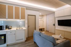 Kuchyň nebo kuchyňský kout v ubytování Moon House BKK Room 2B